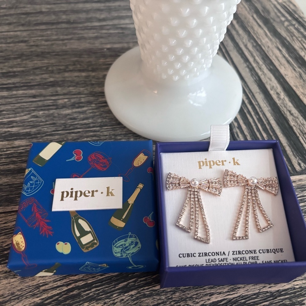 Pearl & Rhinestone Bow Earrings - Picture 1 of 3